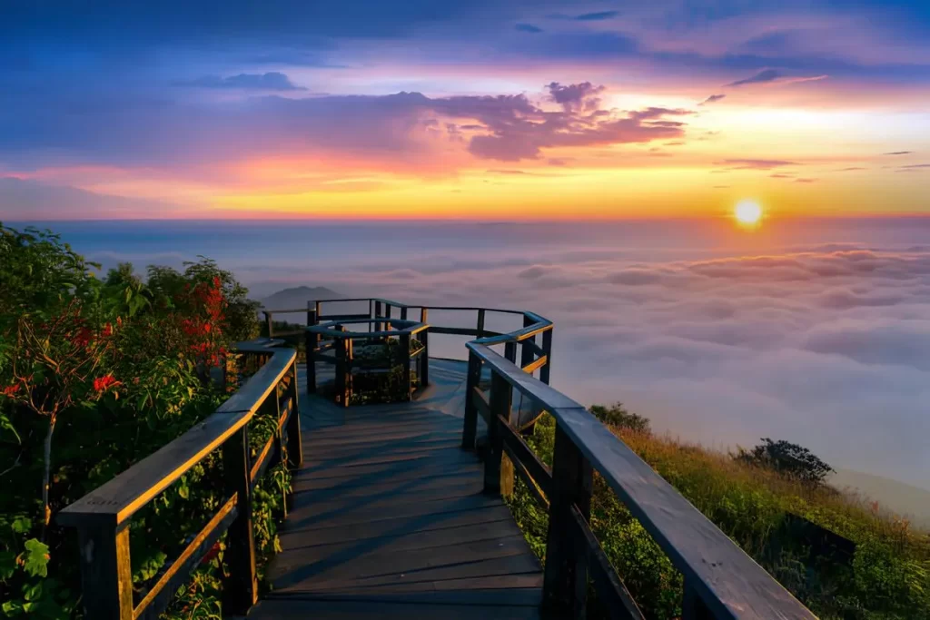 Utsikt från Doi Inthanon, Thailands högsta berg.